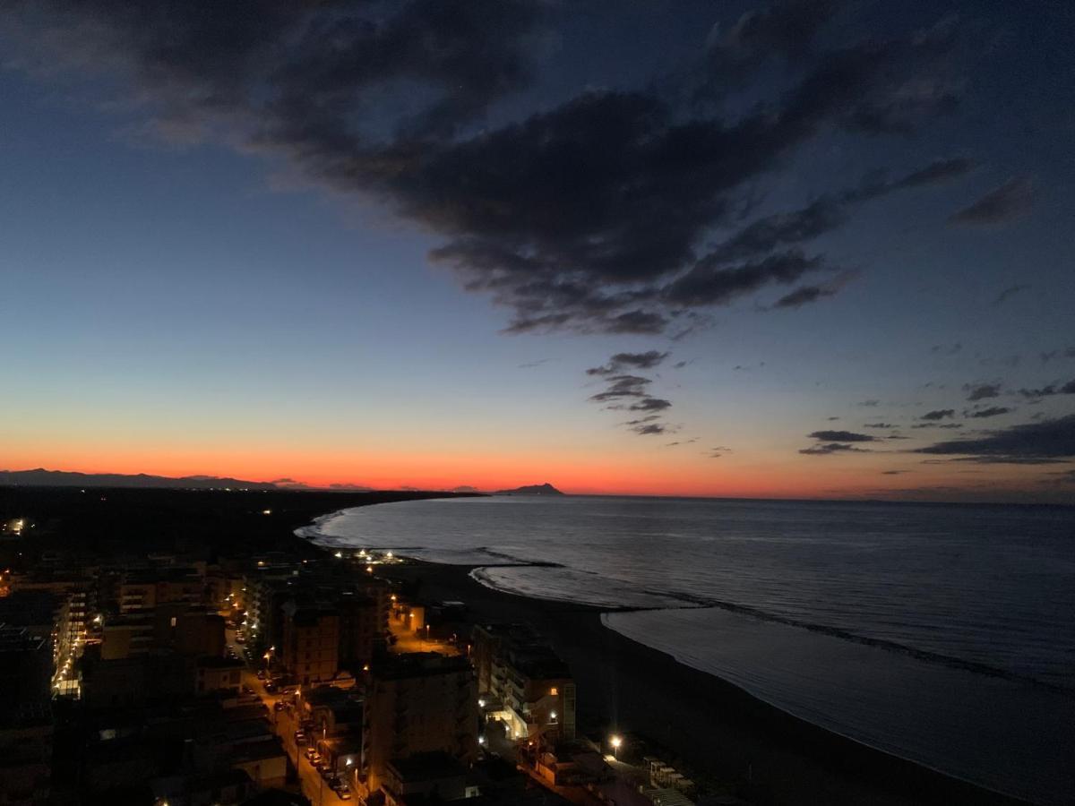 Little House Apartment Nettuno Exterior photo